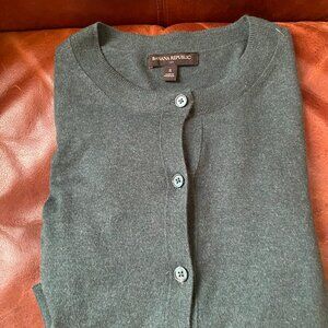Nearly new Banana Republic hip length sweater. Forest/teal green.